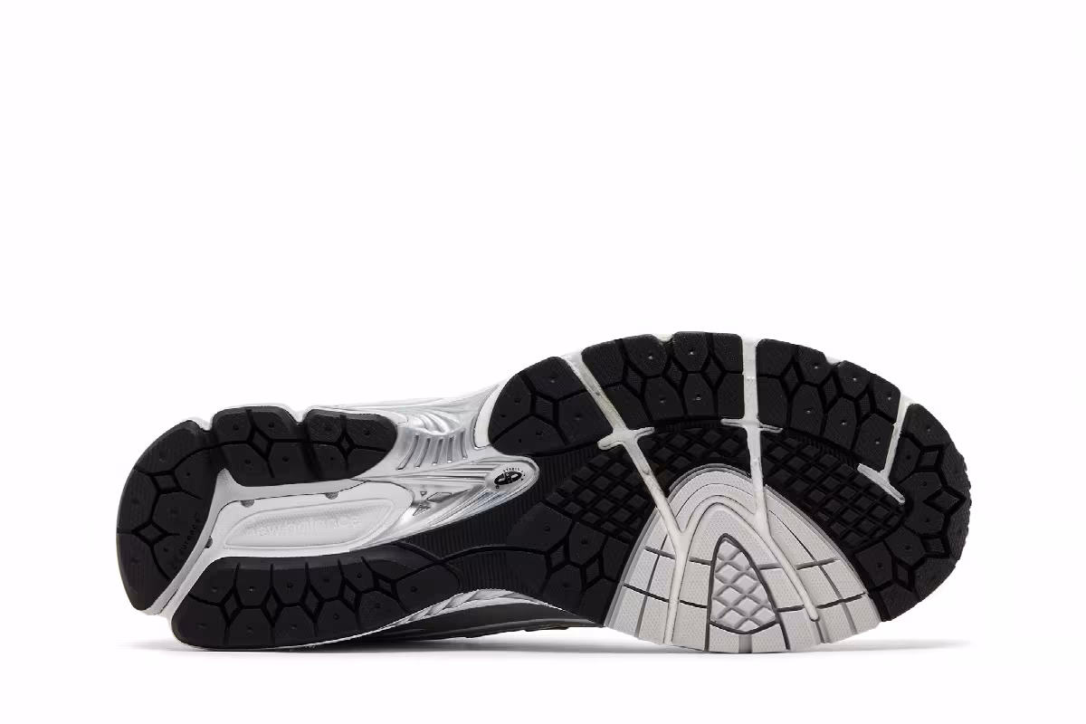 New Balance Men's 1906R White Silver Metallic, view 5