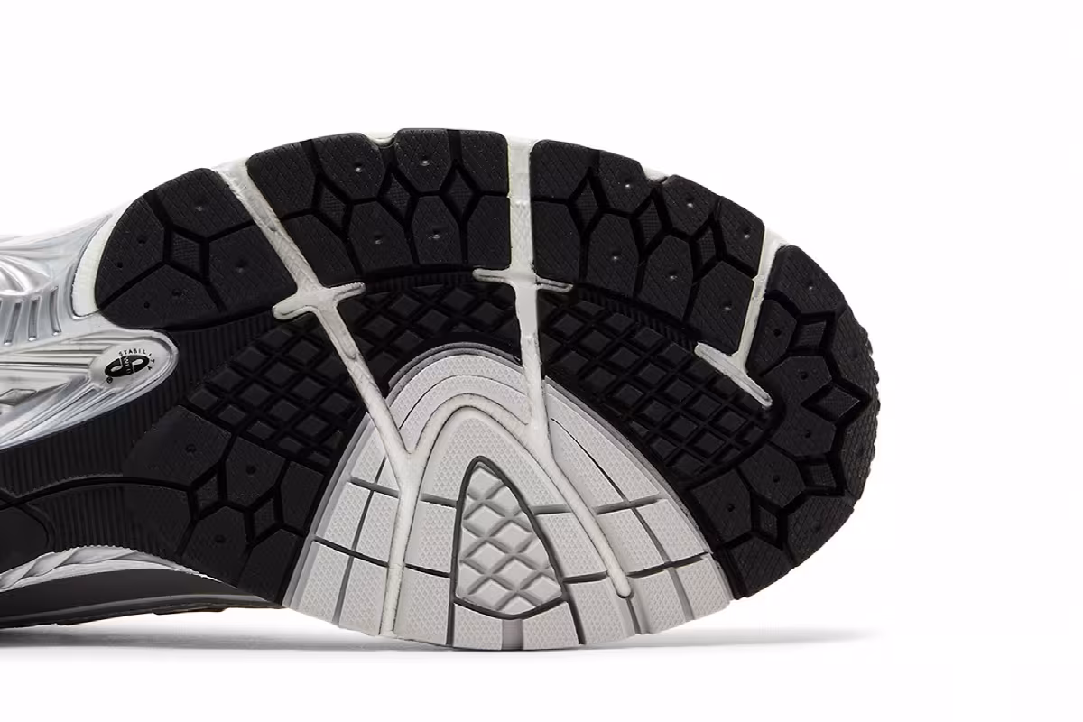 New Balance Men's 1906R White Silver Metallic, view 6