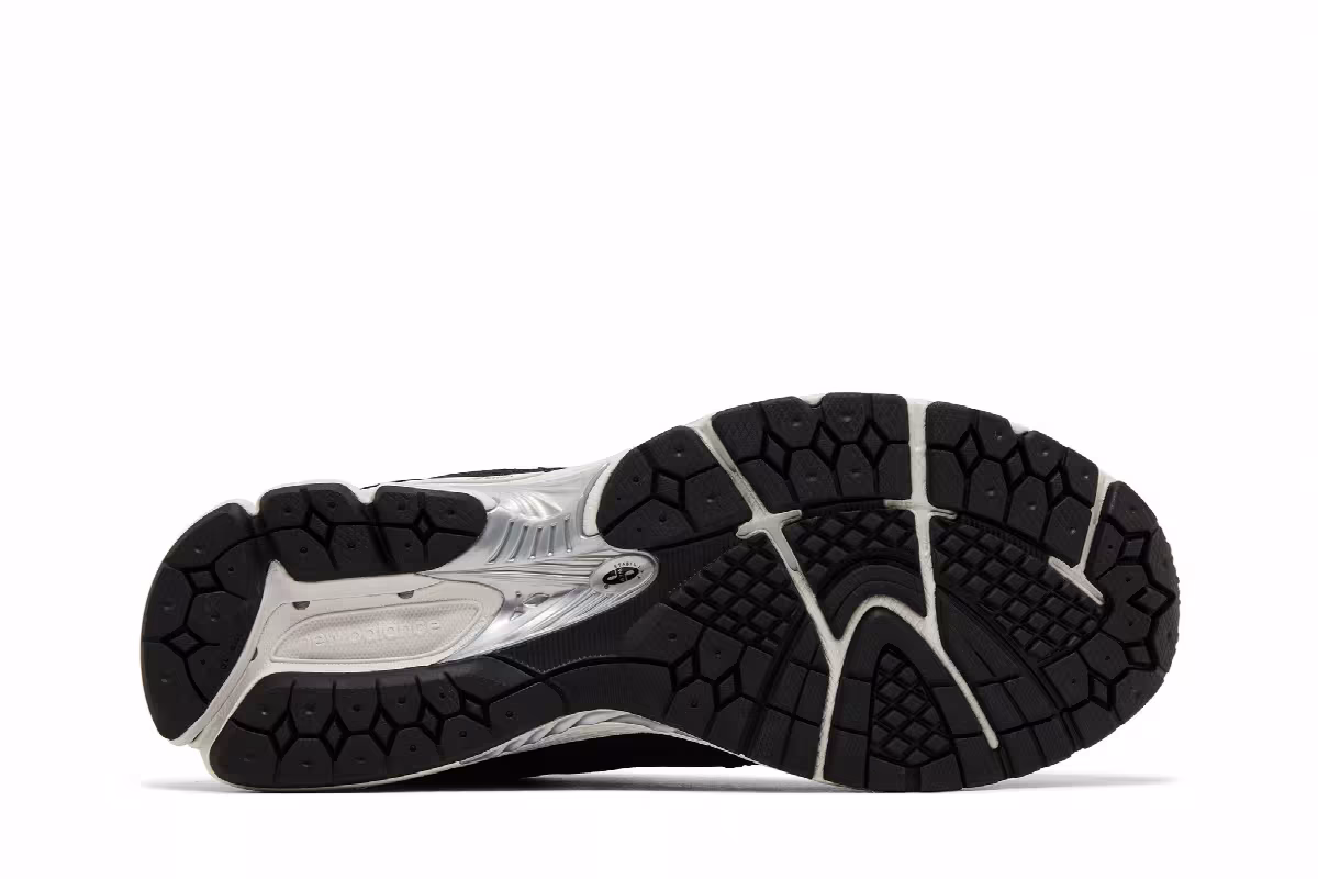 New Balance 1906R Black White, view 5