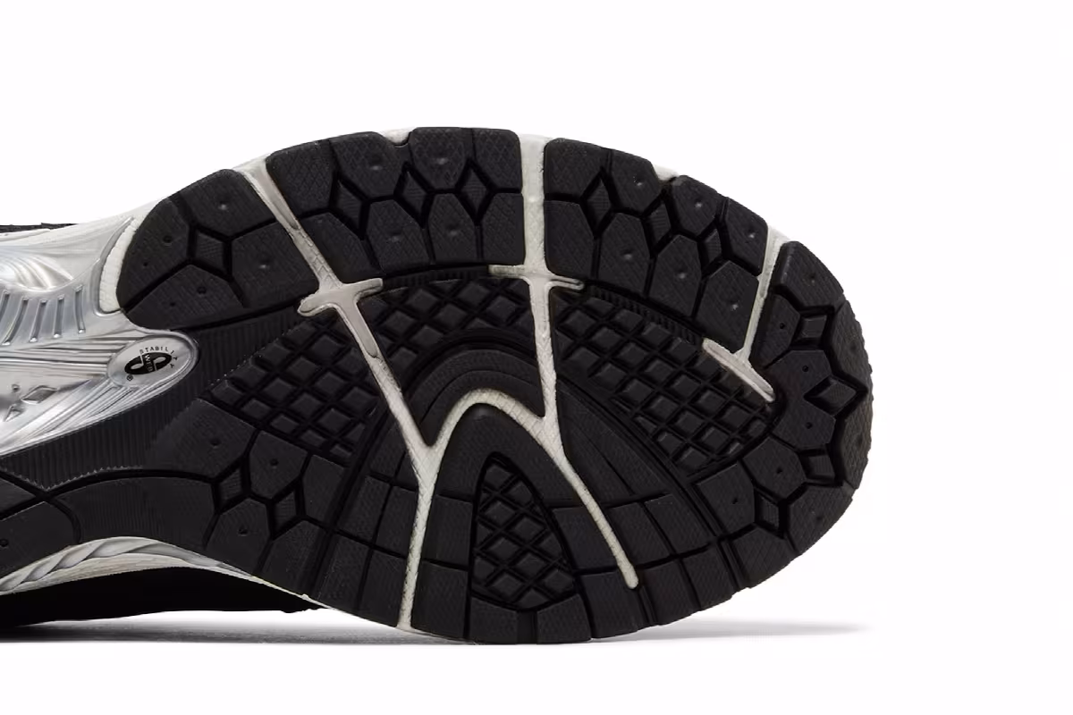 New Balance 1906R Black White, view 6