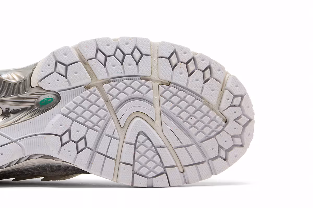 New Balance 1906F White Silver Metallic, view 6