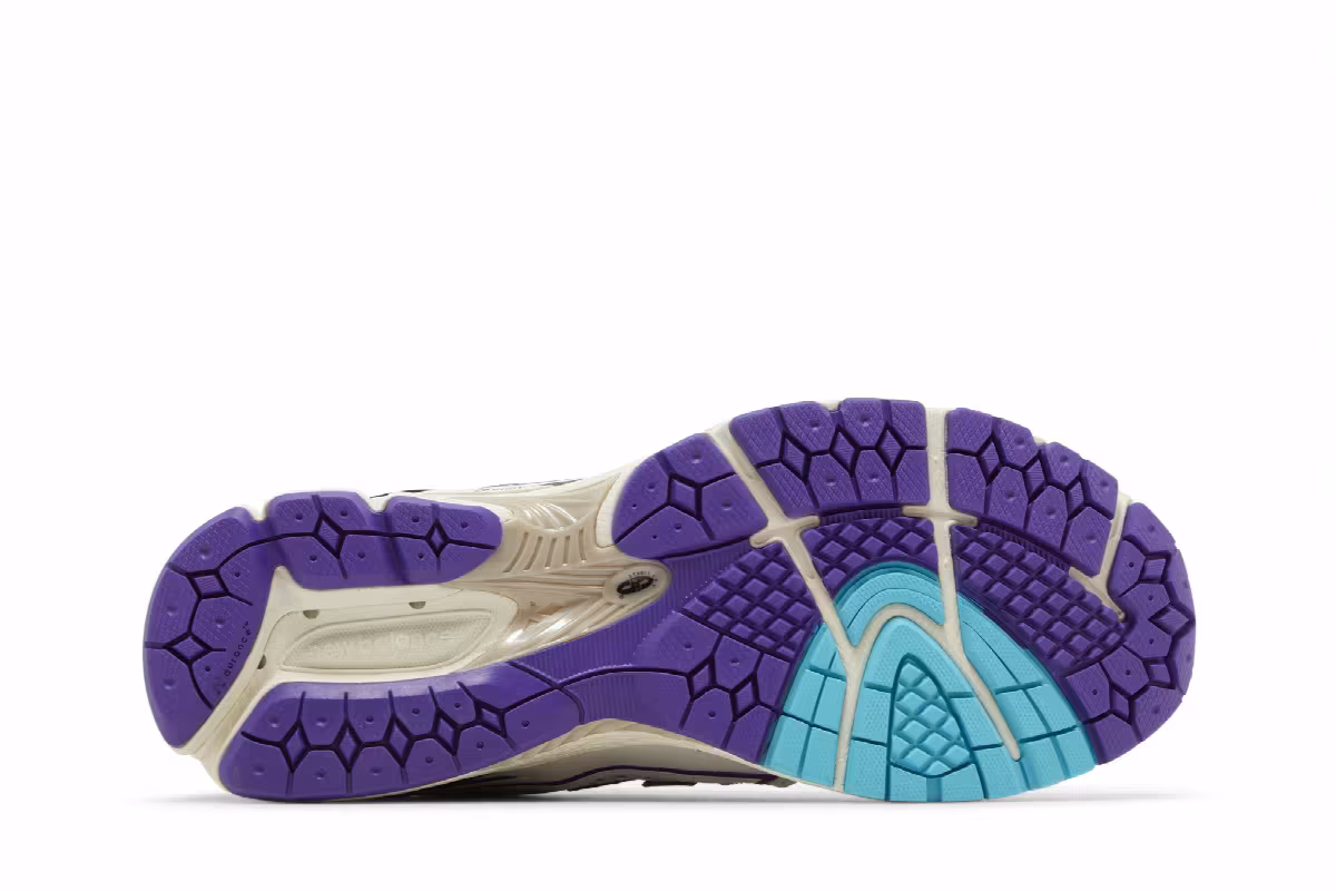 New Balance 1906R Hornets, view 5