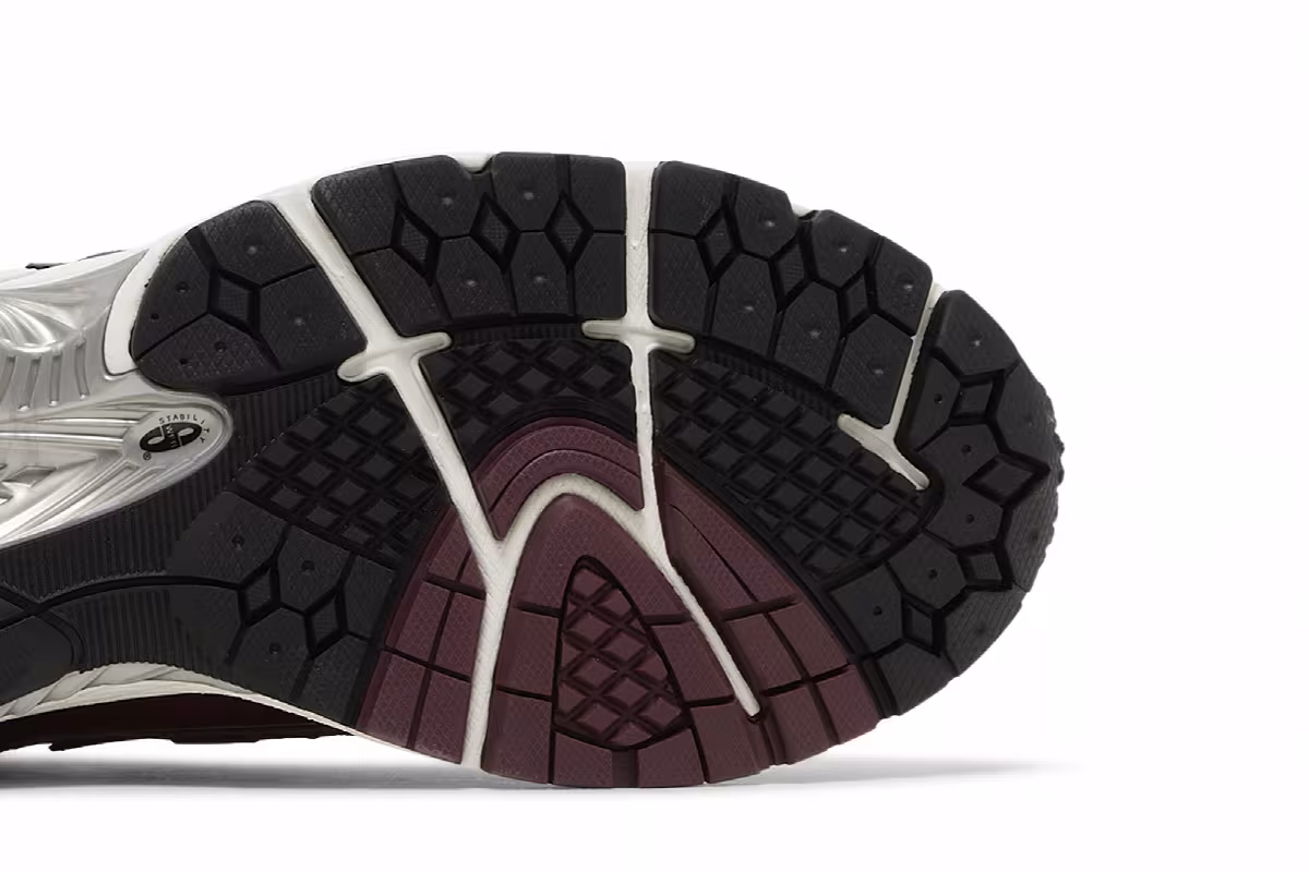 New Balance 1906R Burgundy, view 6