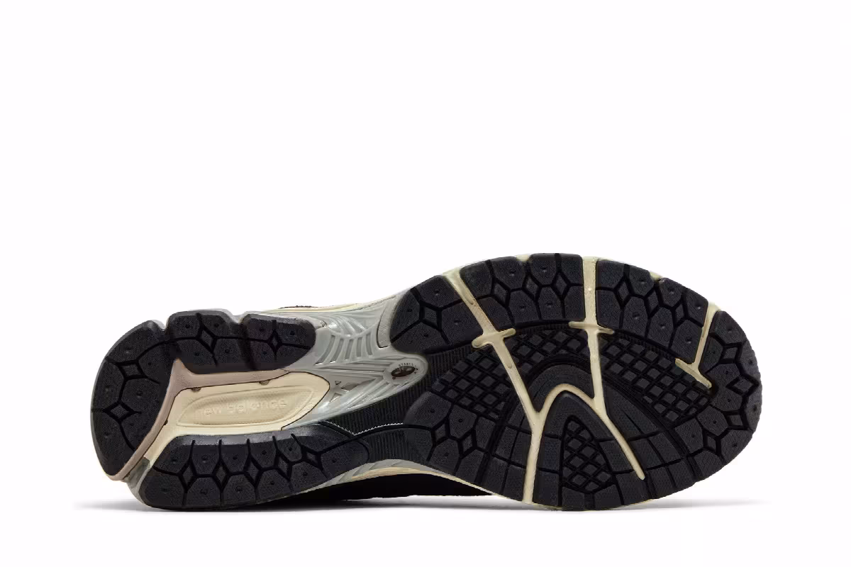 New Balance 1906F Phantom Dark Mushroom, view 5