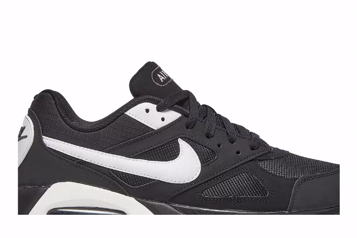 Nike Air Max IVO Black White, view 3