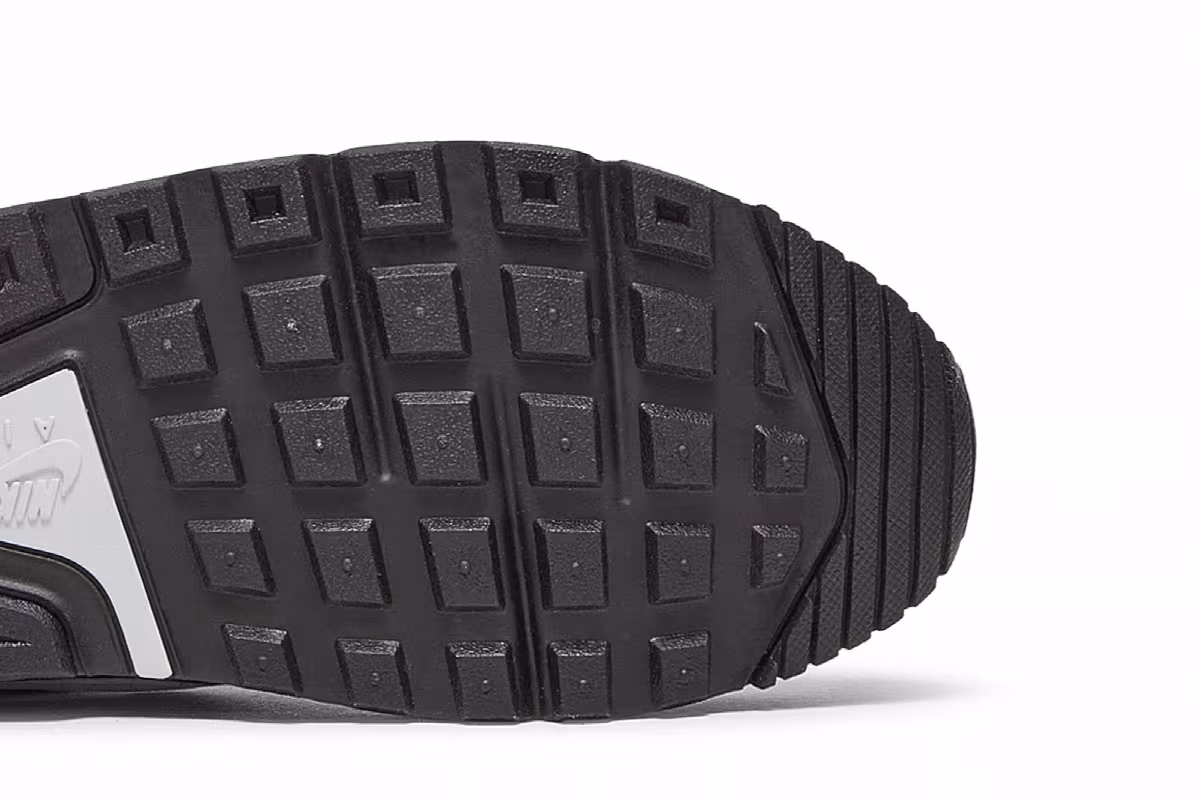 Nike Air Max IVO Black White, view 6