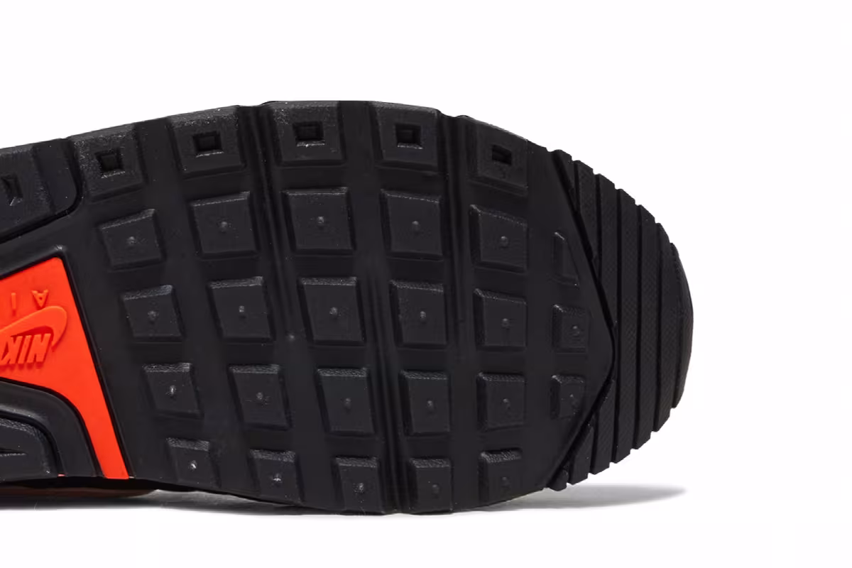 Nike Air Max IVO Black Crimson, view 6