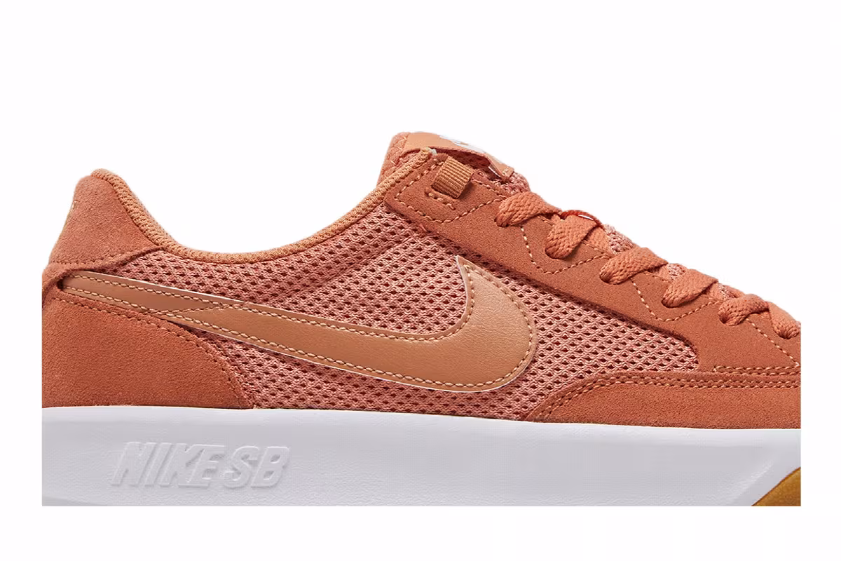 Nike Adversary SB Healing Orange, view 3