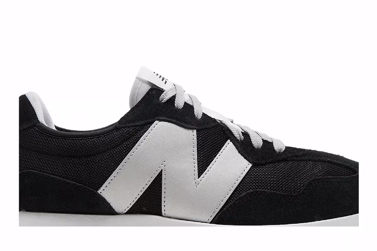 New Balance 327 Black Metallic Silver, view 3