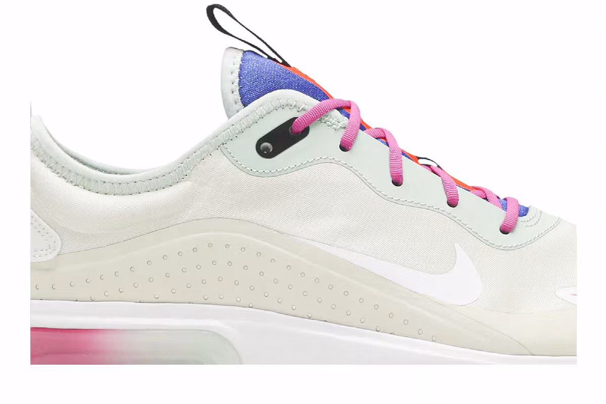 Nike Women's Air Max Dia Fossil, view 3