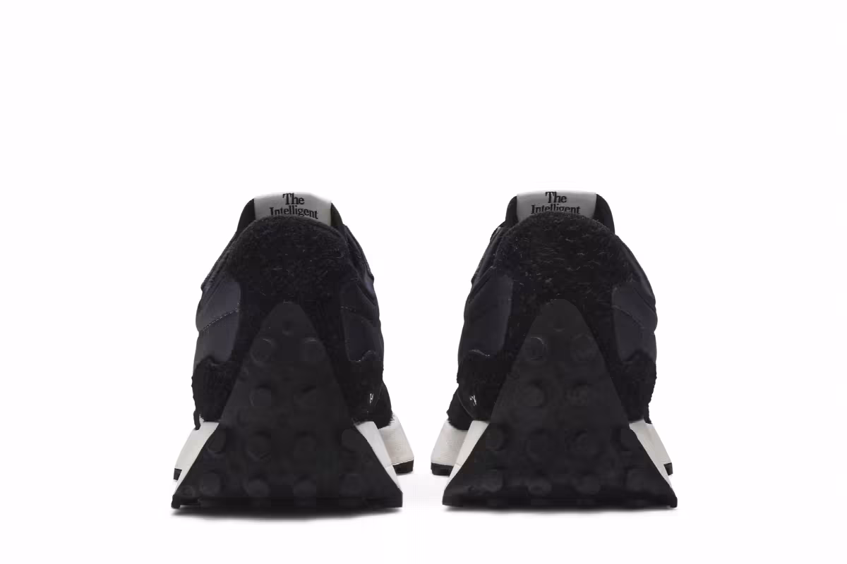 New Balance Women's 327 Black Grey, view 7