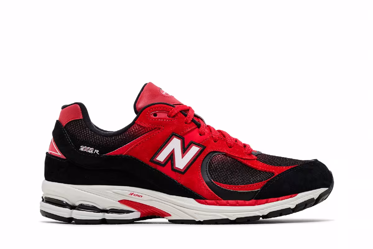 New Balance 2002R True Red Black, view 2