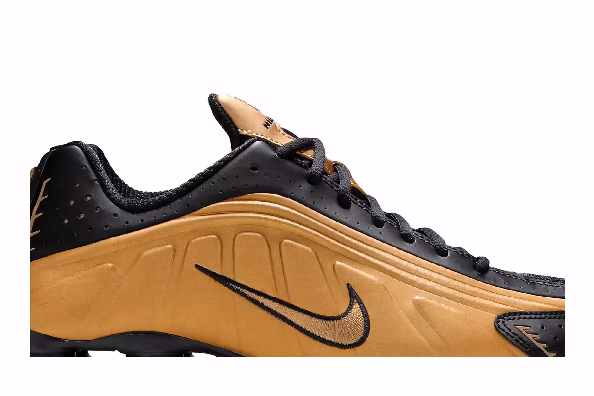 Nike Shox R4 Metallic Gold, view 3