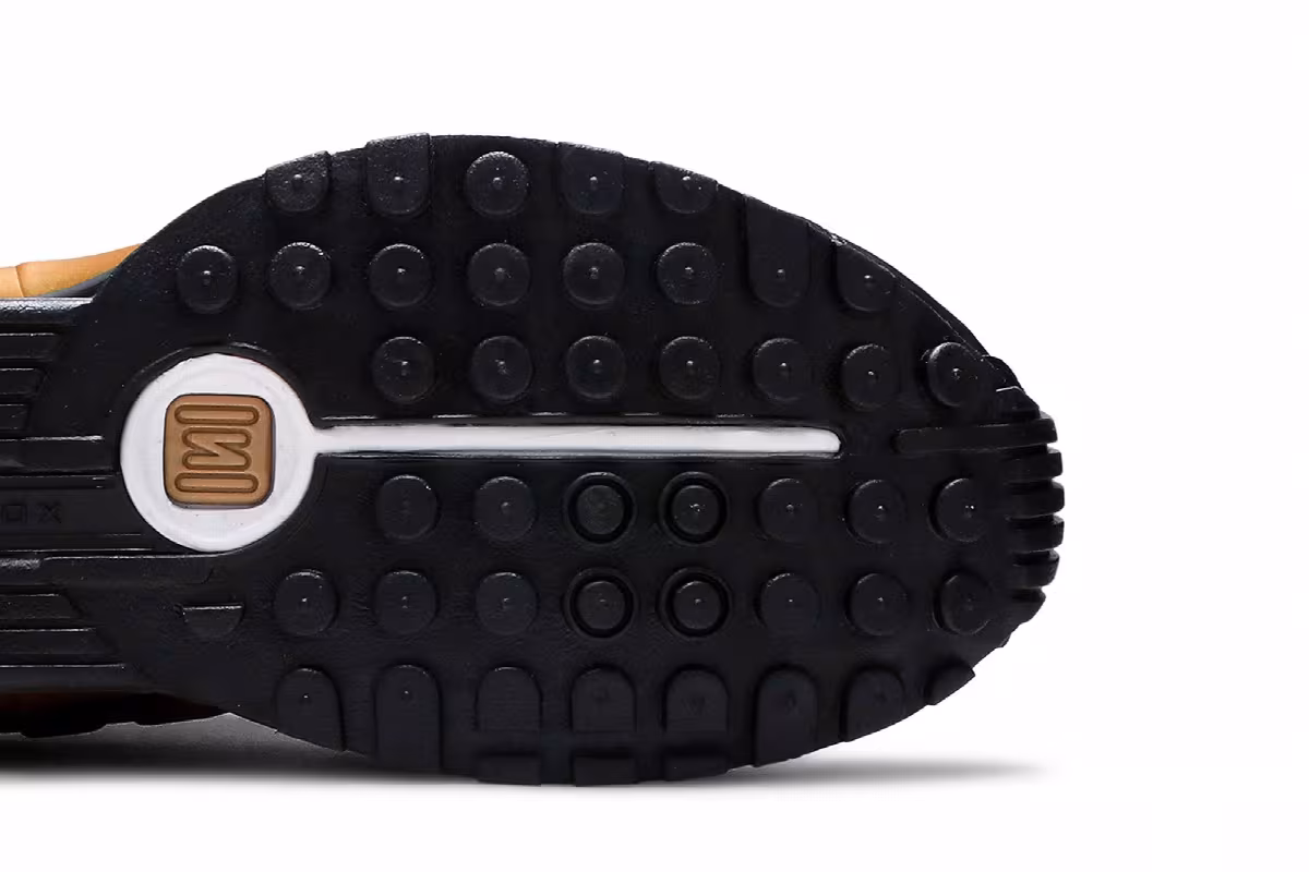 Nike Shox R4 Metallic Gold, view 6