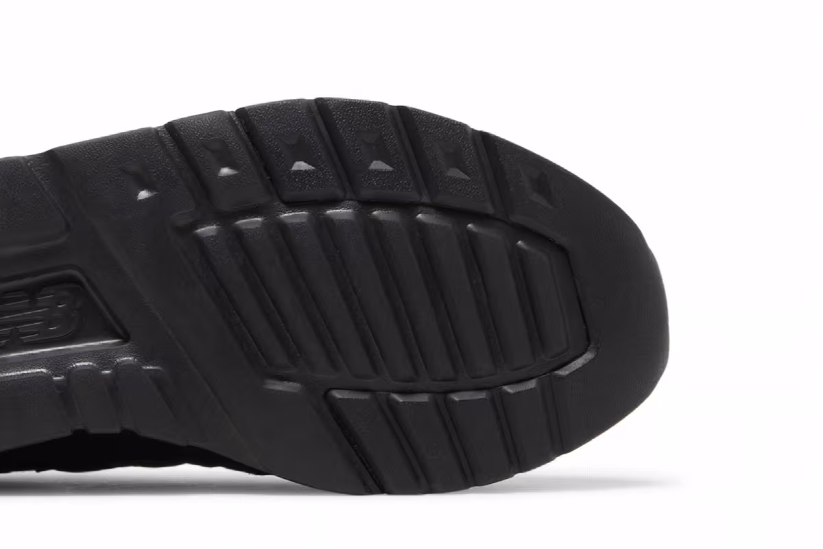 New Balance 997 Triple Black, view 6