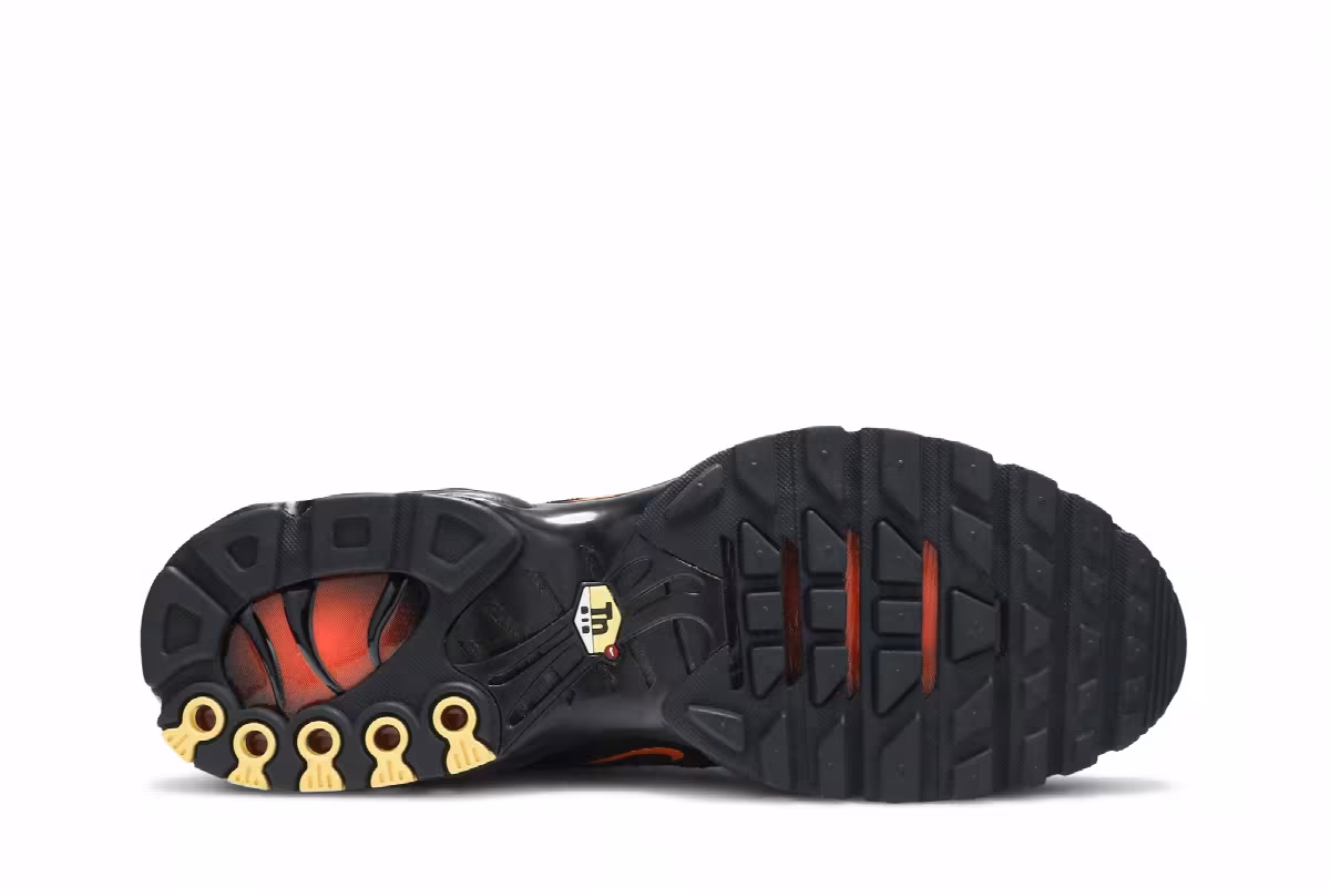 Nike Air Max Plus 97 Black Hyper Crimson, view 5
