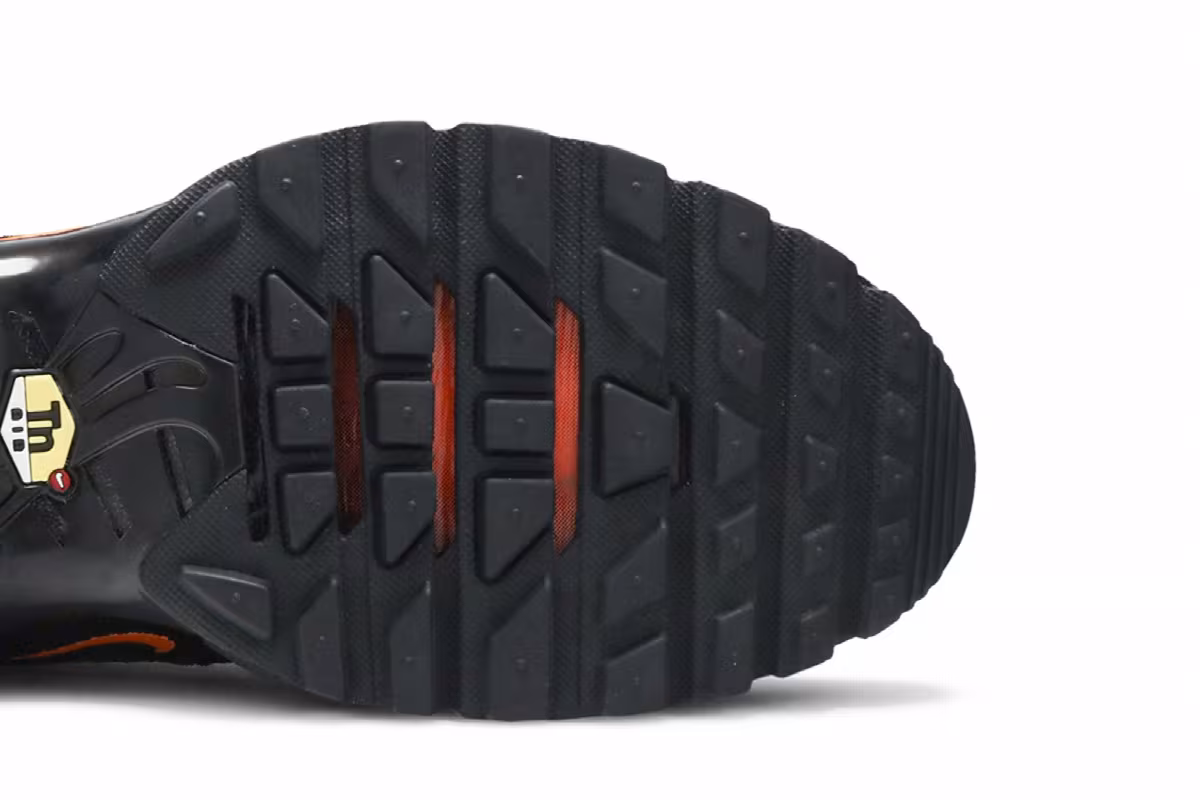 Nike Air Max Plus 97 Black Hyper Crimson, view 6