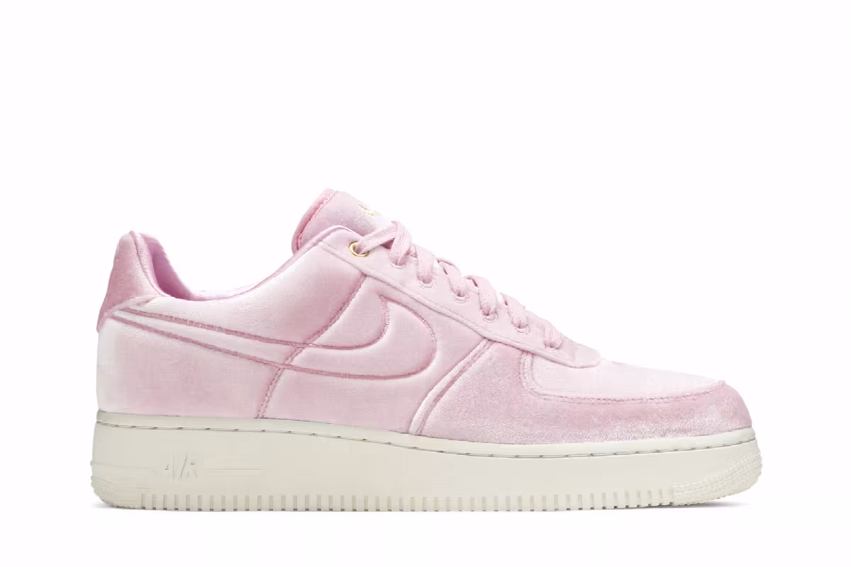 Nike Air Force 1 Low Pink Rise Velour, view 2