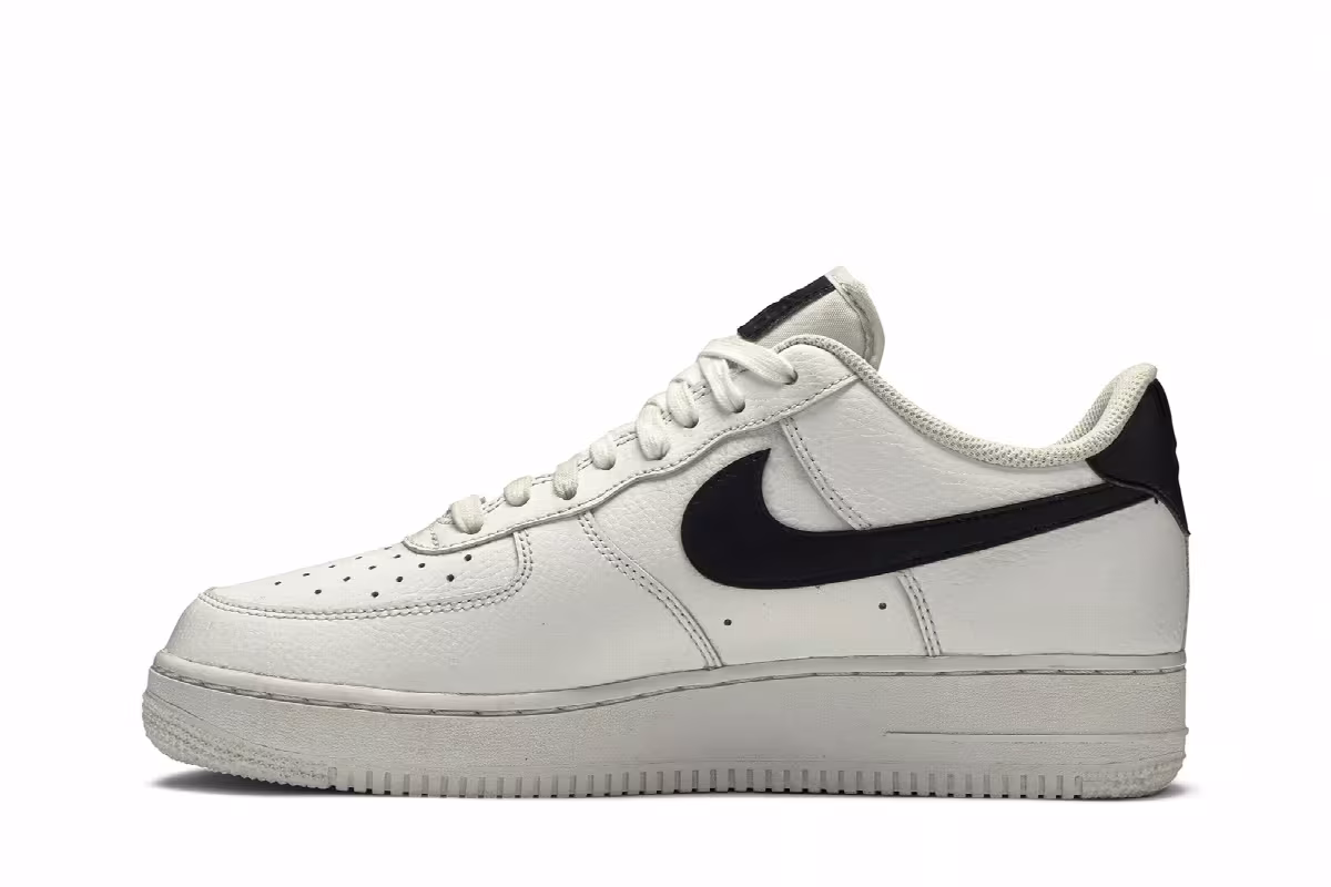 Nike Women's Air Force 1 White Black, view 4