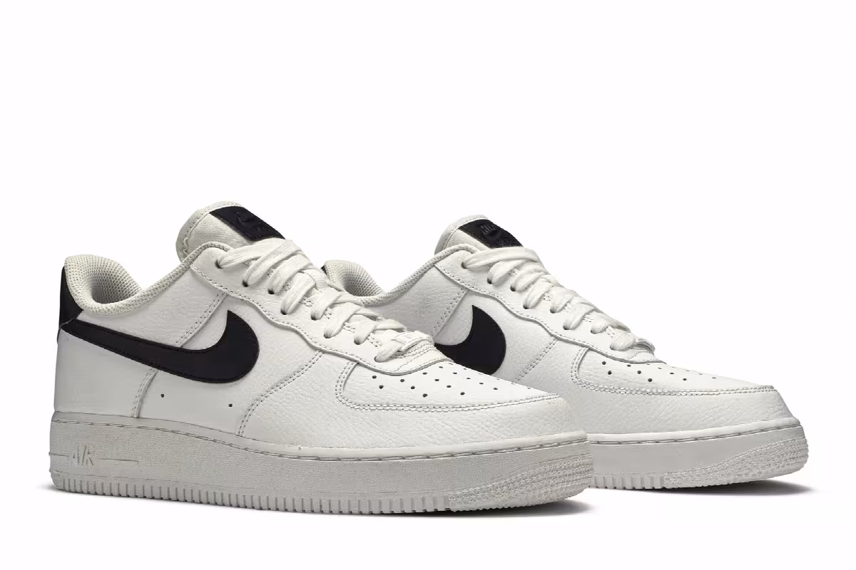 Nike Women's Air Force 1 White Black, view 9
