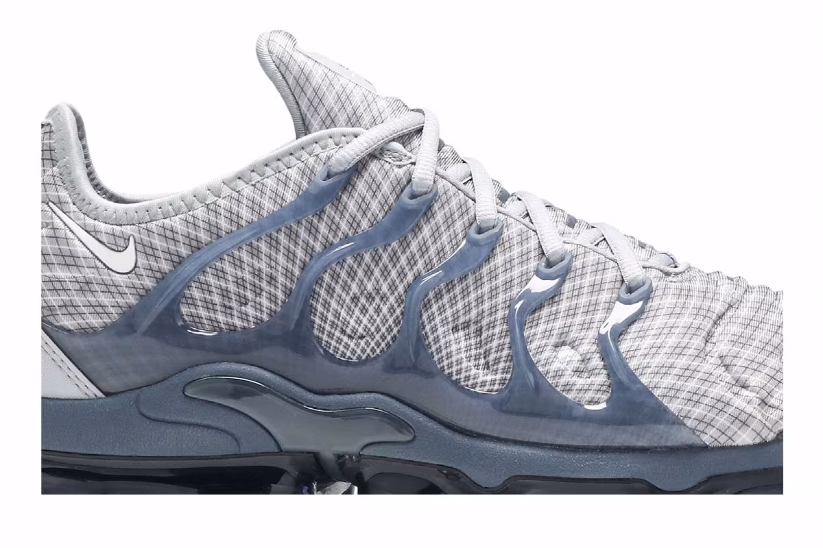 Nike Air VaporMax Plus Wolf Grey, view 3