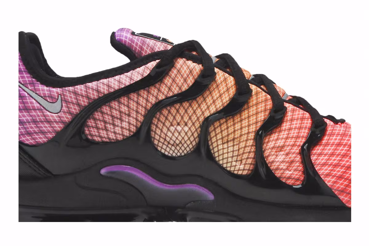 Nike Air VaporMax Plus Grid Sunset, view 3