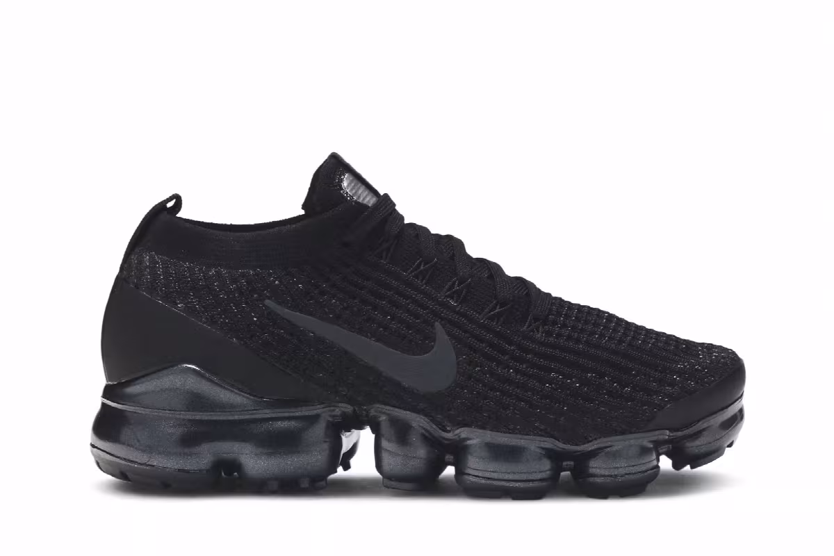 Nike Women's Air VaporMax Flyknit 3 Triple Black, view 2