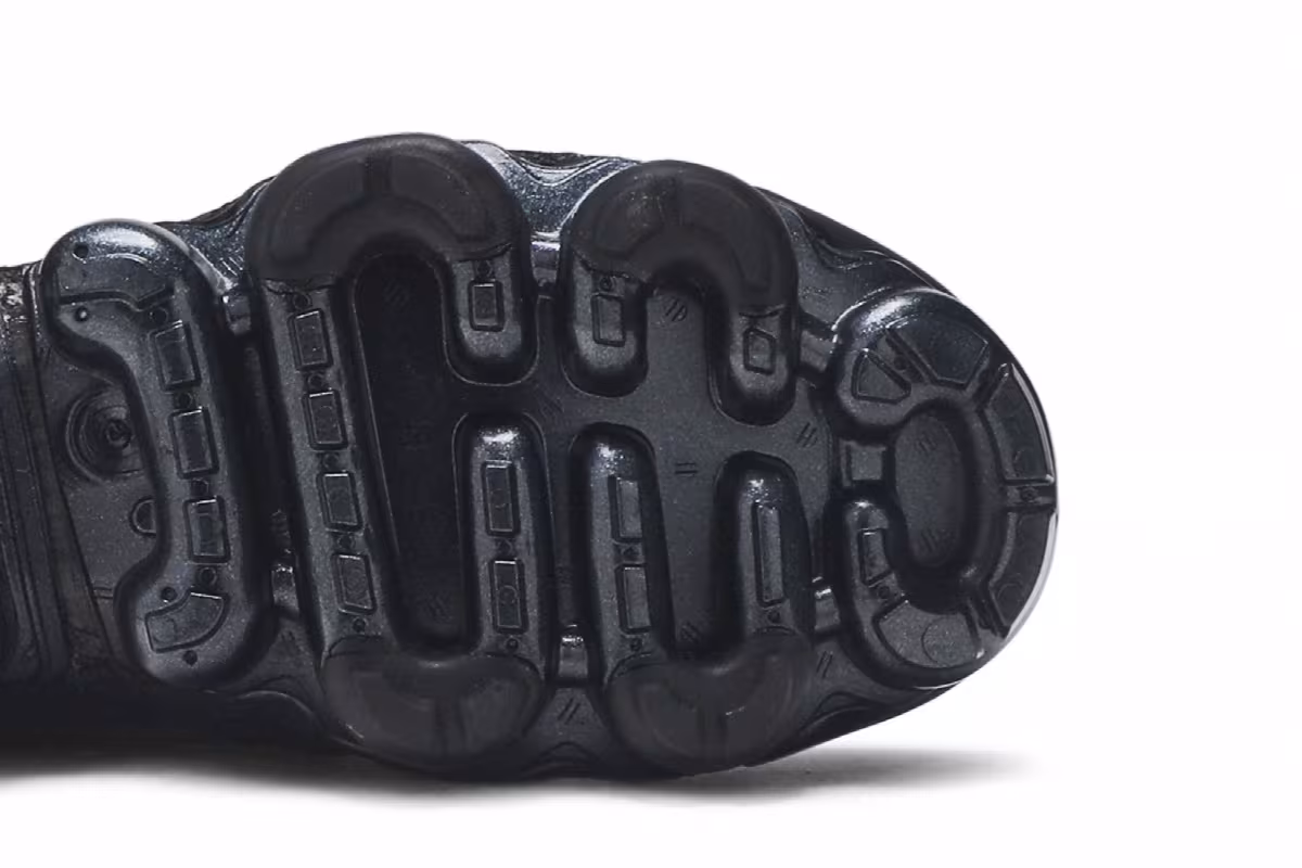 Nike Women's Air VaporMax Flyknit 3 Triple Black, view 6