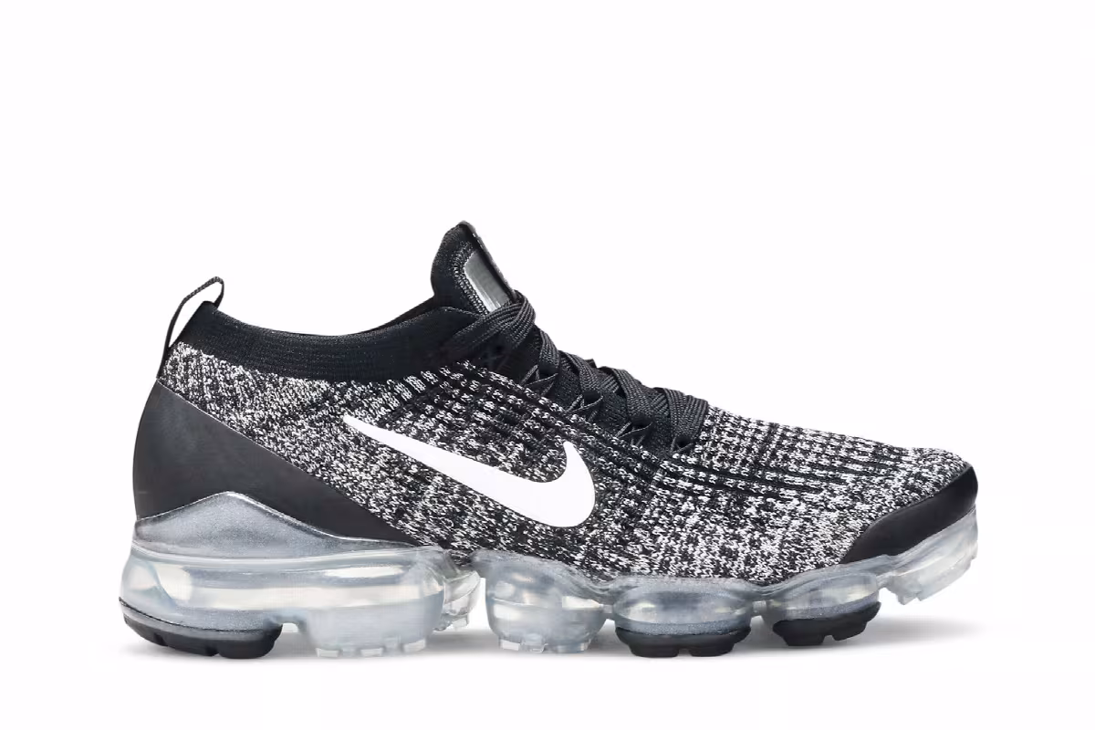 Nike Women's Air VaporMax Flyknit 3 Oreo, view 2