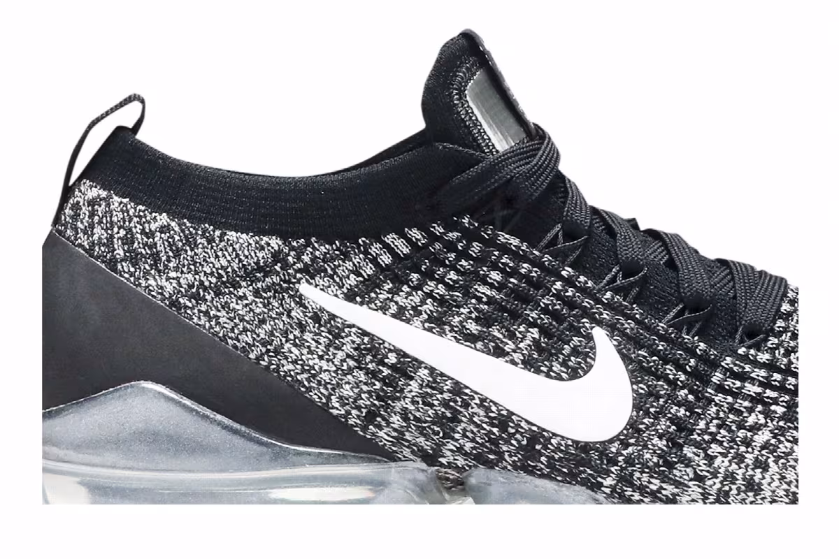 Nike Women's Air VaporMax Flyknit 3 Oreo, view 3