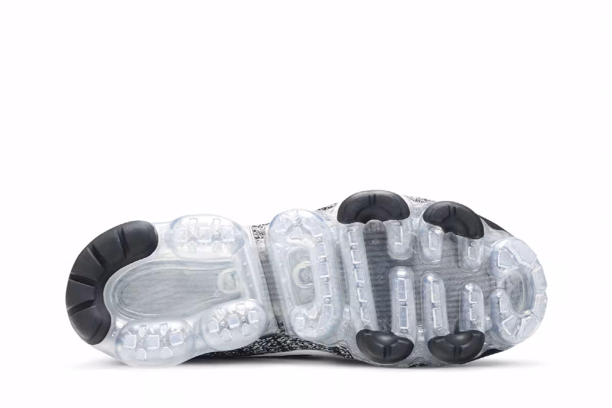 Nike Women's Air VaporMax Flyknit 3 Oreo, view 5