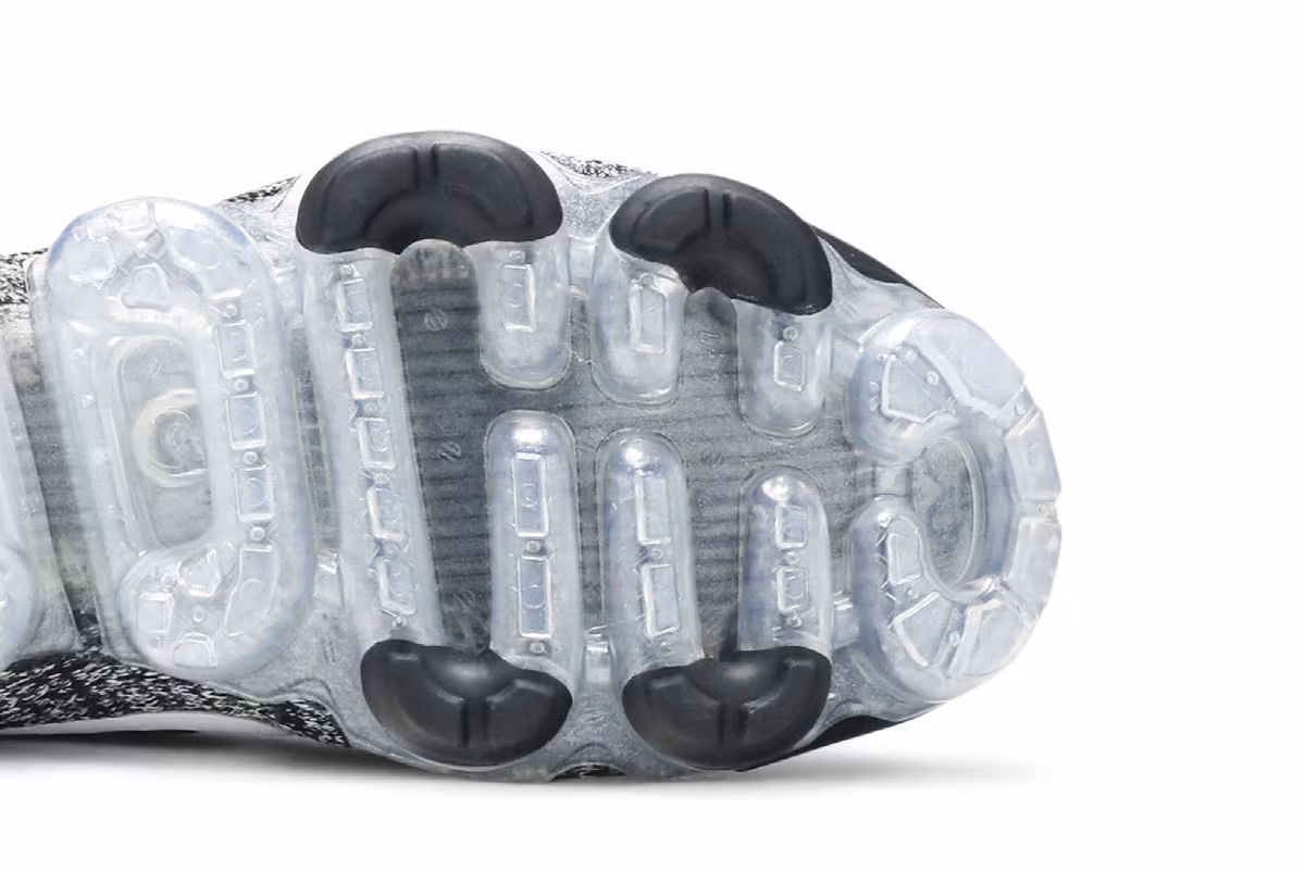 Nike Women's Air VaporMax Flyknit 3 Oreo, view 6