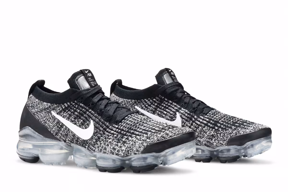 Nike Women's Air VaporMax Flyknit 3 Oreo, view 9