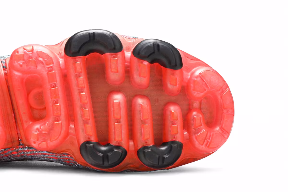 Nike Women's Air VaporMax Flyknit 3 Flash Crimson, view 6