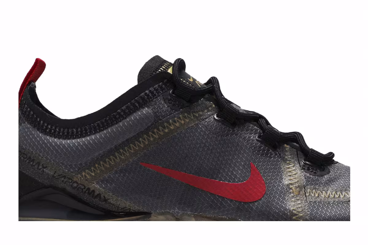 Nike Women's Air VaporMax 2019 Black Metallic Gold, view 3
