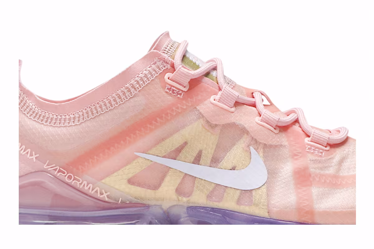 Nike Women's Air VaporMax 2019 Bleached Coral, view 3