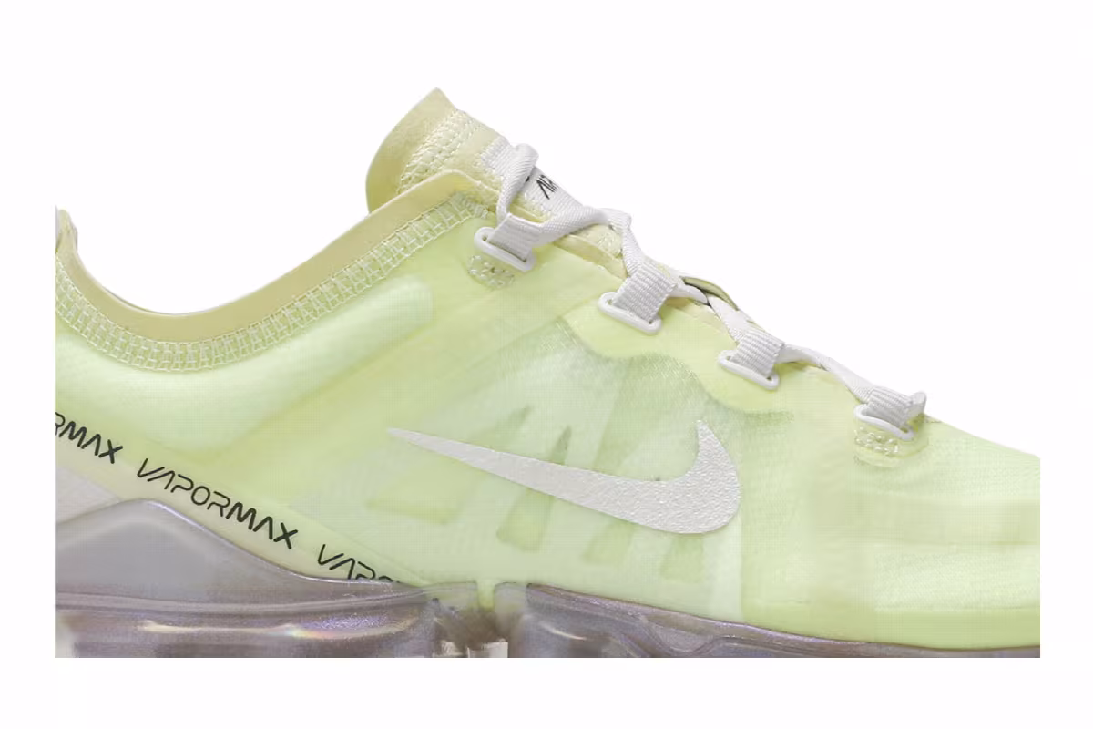 Nike Women's Air VaporMax 2019 SE Luminous Green, view 3