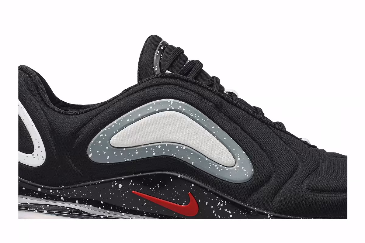 Undercover x Nike Air Max 720 Black, view 3