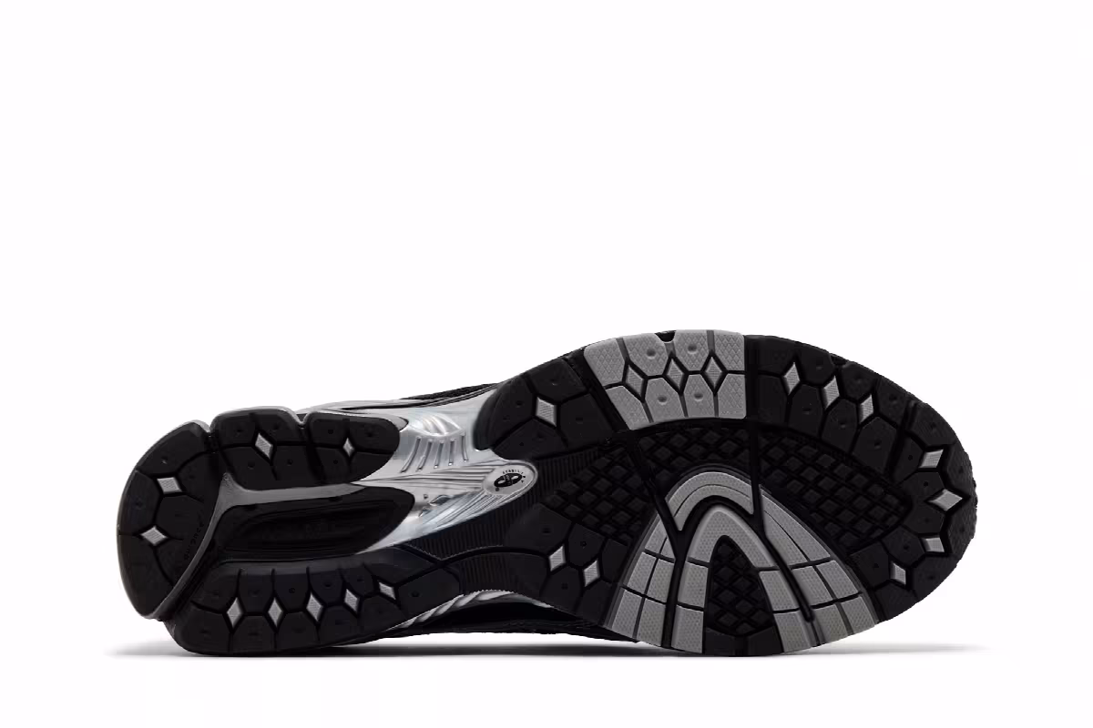 New Balance 1906L Silver Metallic Black, view 5