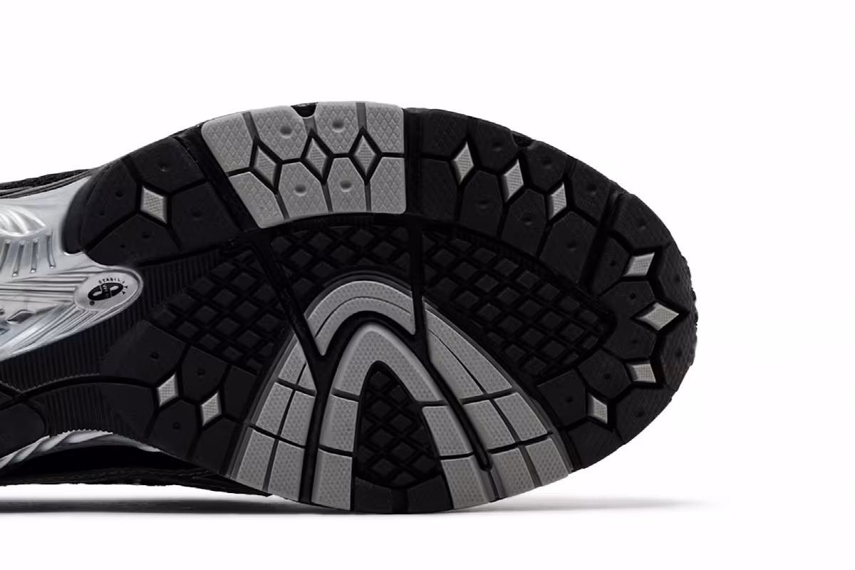 New Balance 1906L Silver Metallic Black, view 6