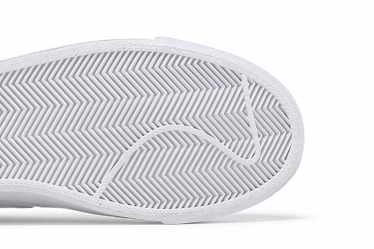 Nike Blazer Low LE Triple White, view 6