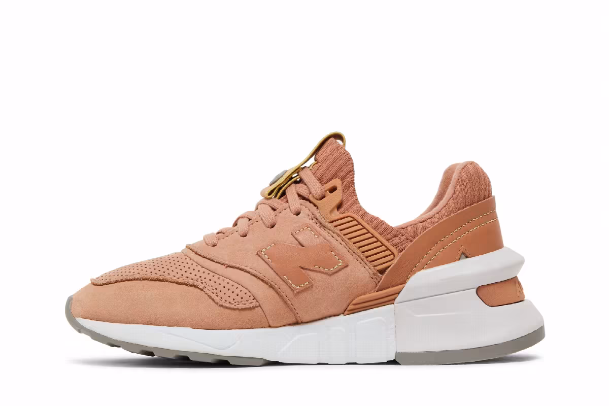 New Balance Women's 997S Pink, view 4