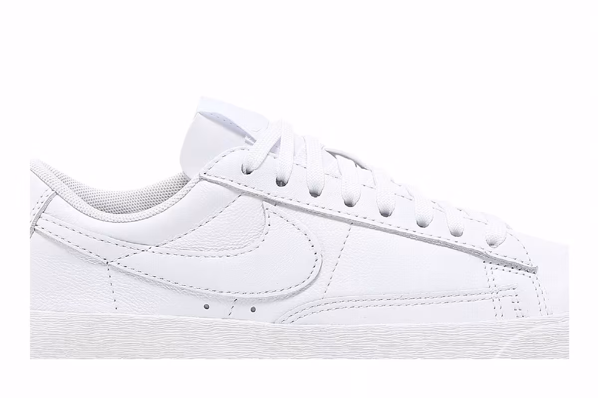 Nike Women's Blazer Low LE Triple White, view 3