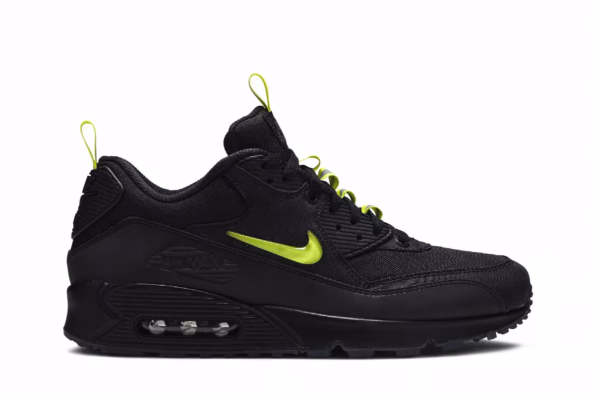 The Basement x Nike Air Max 90 Manchester, view 2