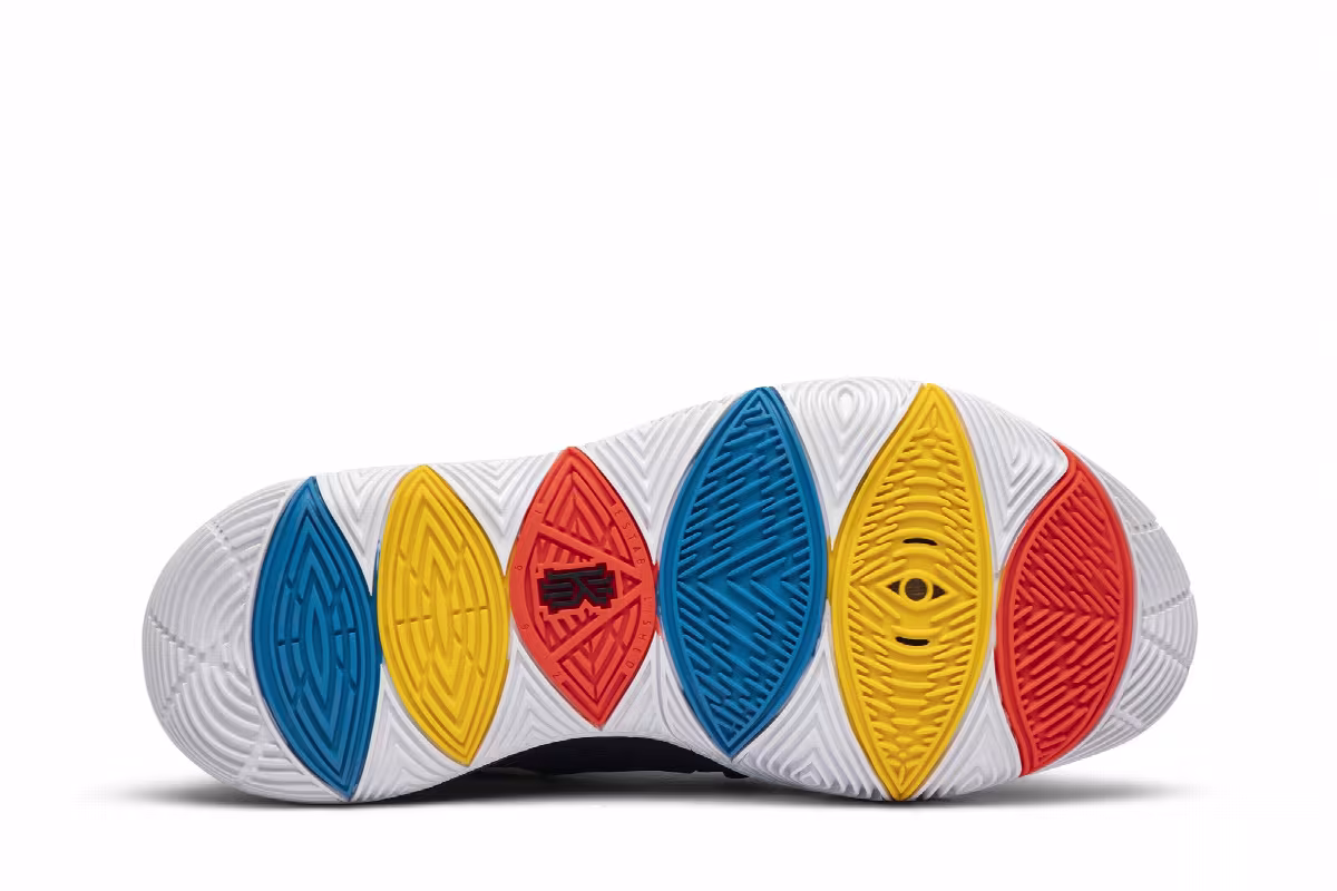 Nike Kyrie 5 Friends, view 5