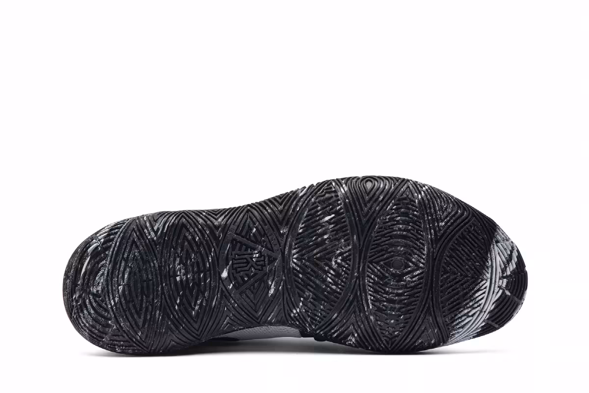 Nike Kyrie 5 Oreo, view 5