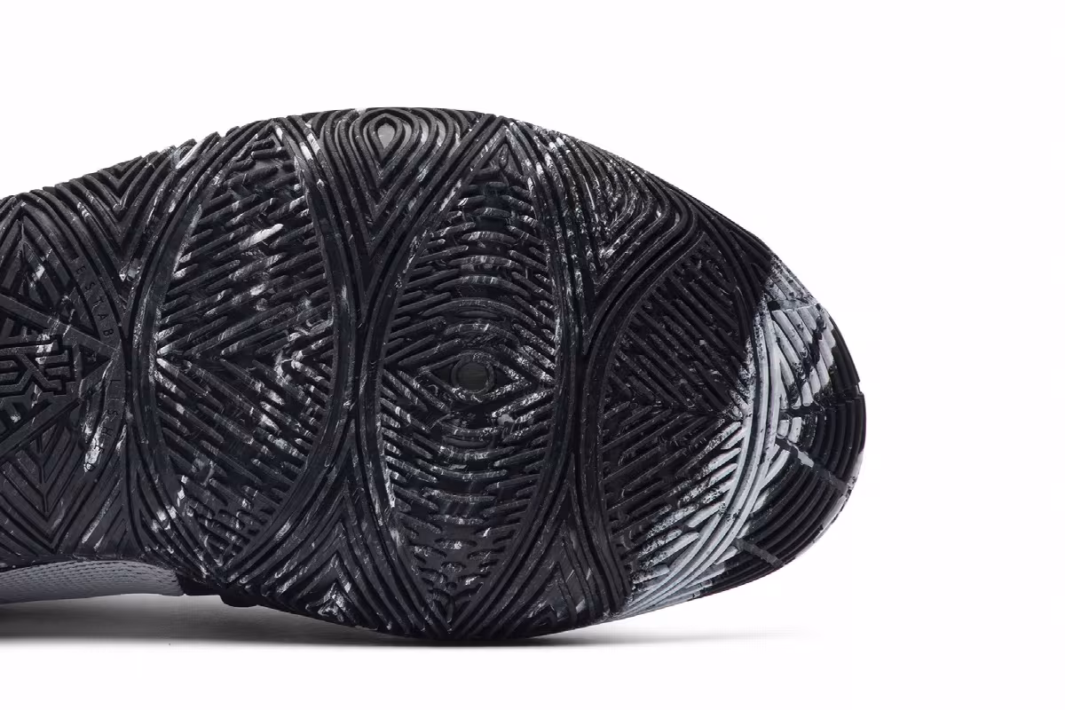 Nike Kyrie 5 Oreo, view 6