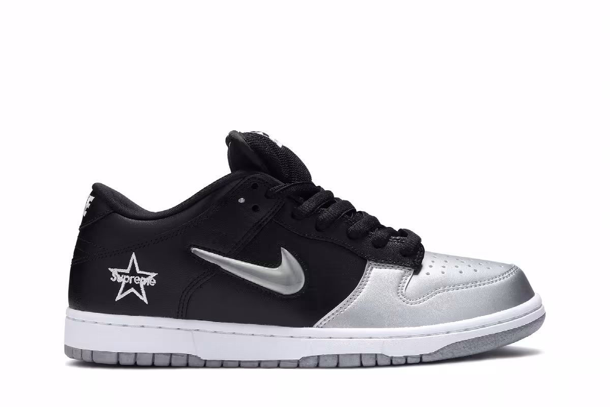 Supreme x Nike Dunk SB Low QS Metallic Silver, view 2