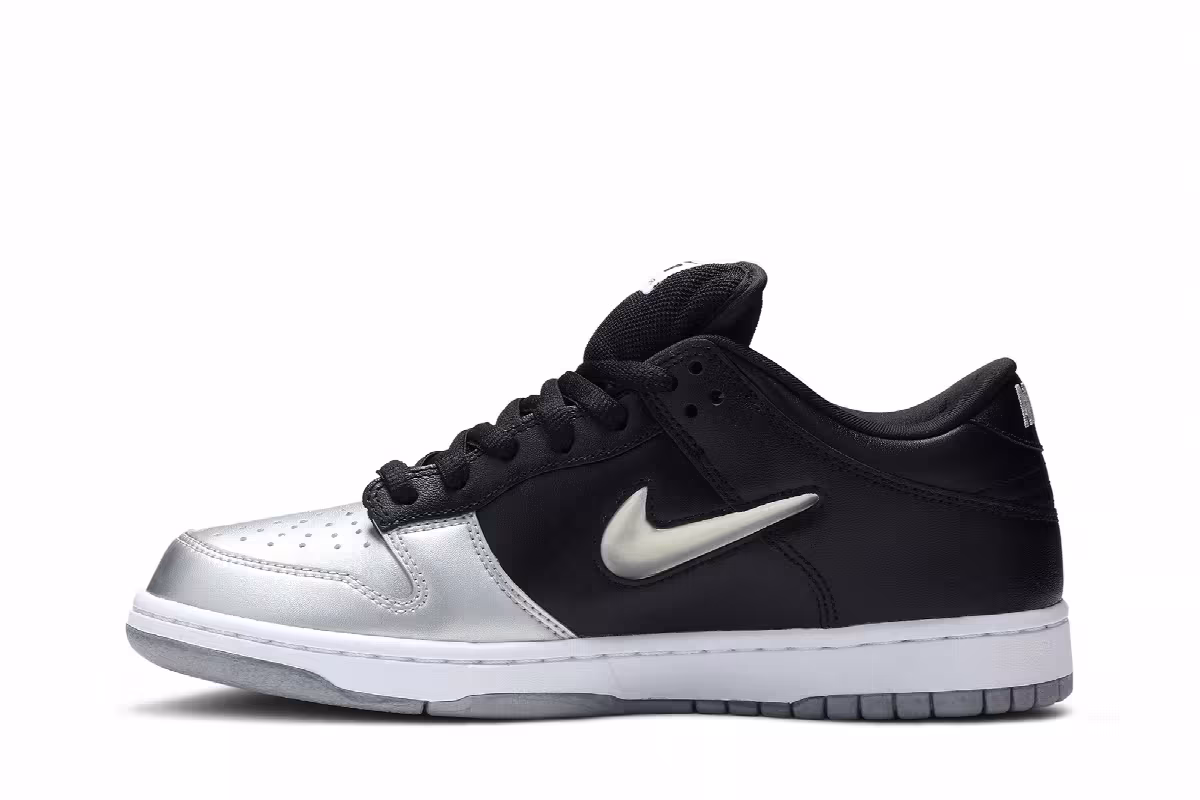 Supreme x Nike Dunk SB Low QS Metallic Silver, view 4