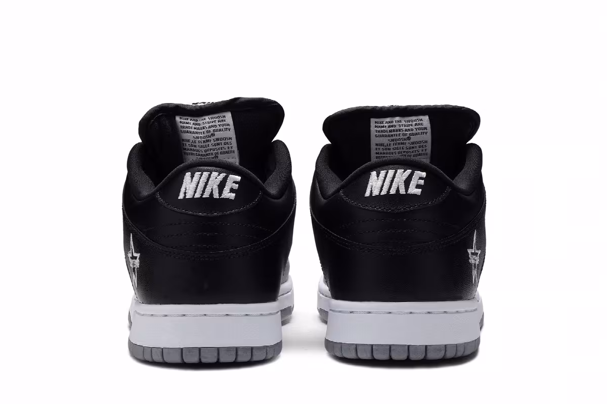 Supreme x Nike Dunk SB Low QS Metallic Silver, view 7